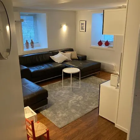 Apartment Kjellerleilighet - Naert Haukeland Sykehus. *
