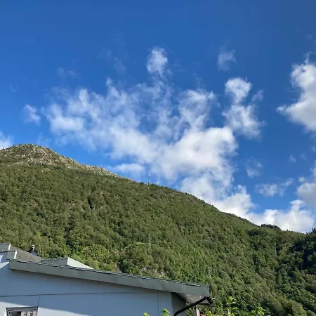 Kjellerleilighet - Naert Haukeland Sykehus. Lejlighed