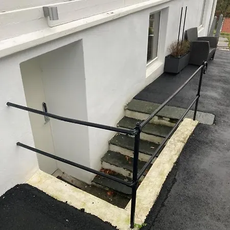 Apartment Kjellerleilighet - Naert Haukeland Sykehus. *