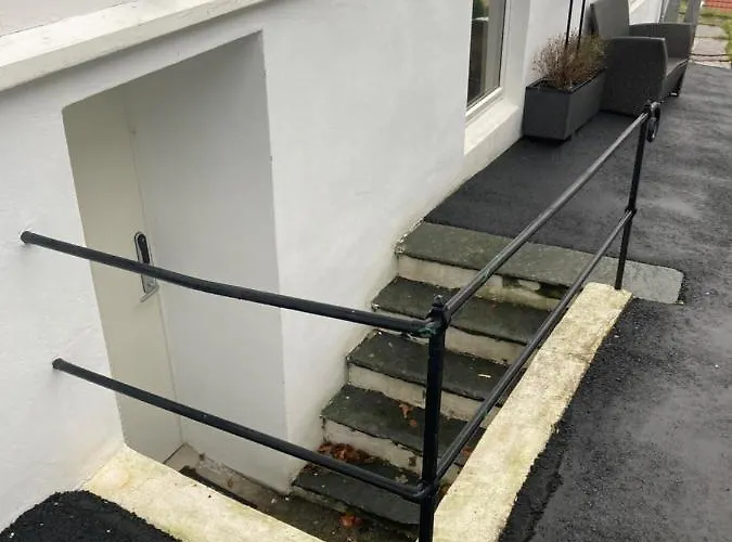 شقة Kjellerleilighet - Naert Haukeland Sykehus. *